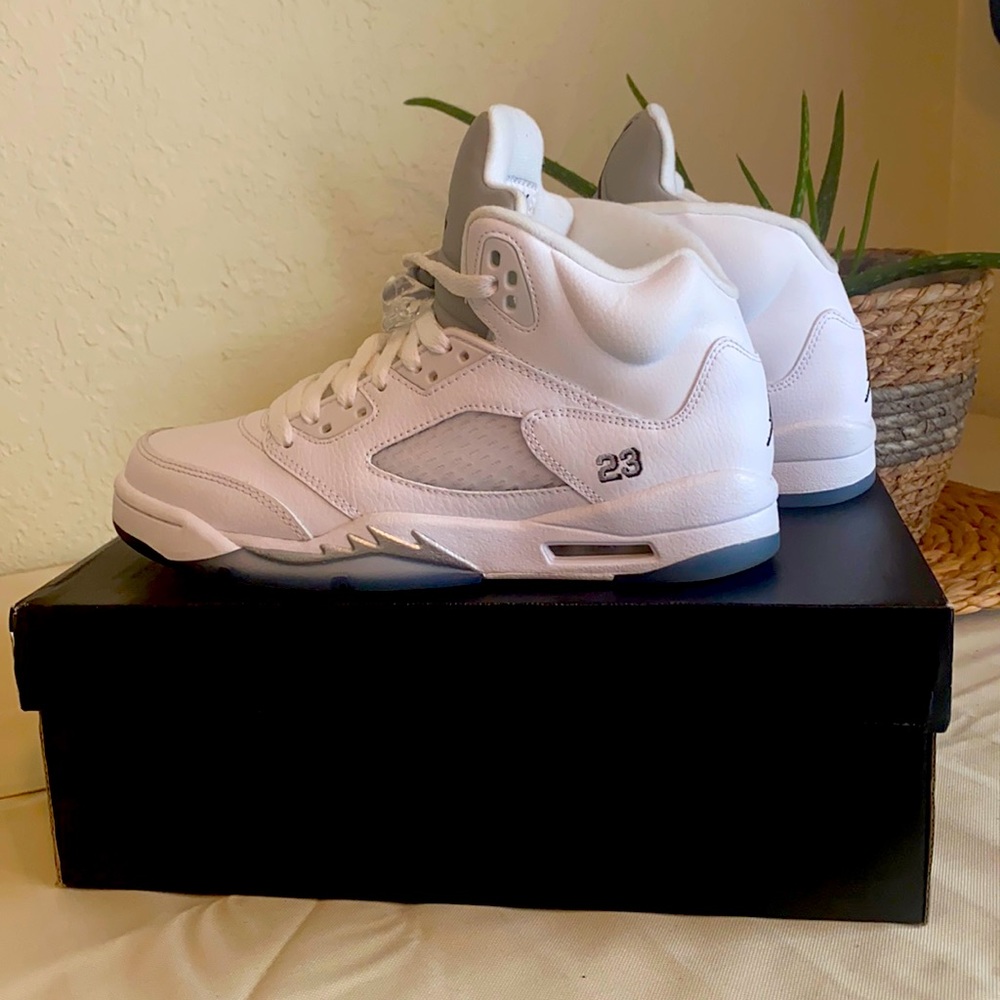 Retro Air Jordan Metallic White 5